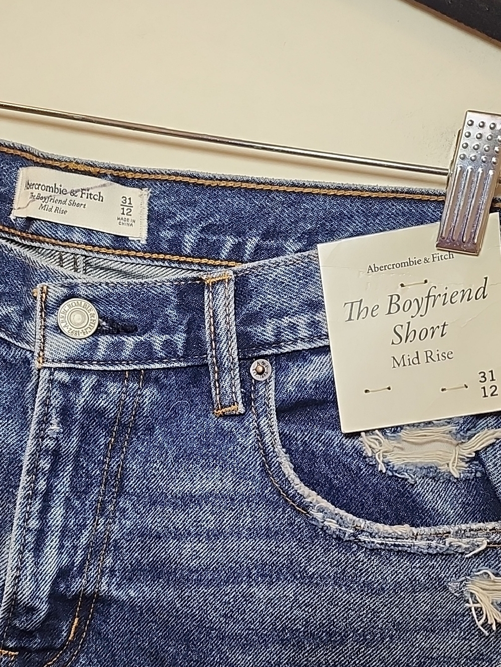 Abercrombie&Fitch The Boyfriend Short  mid-rise medium wash distressed Sz 31/12 - Picture 6 of 16